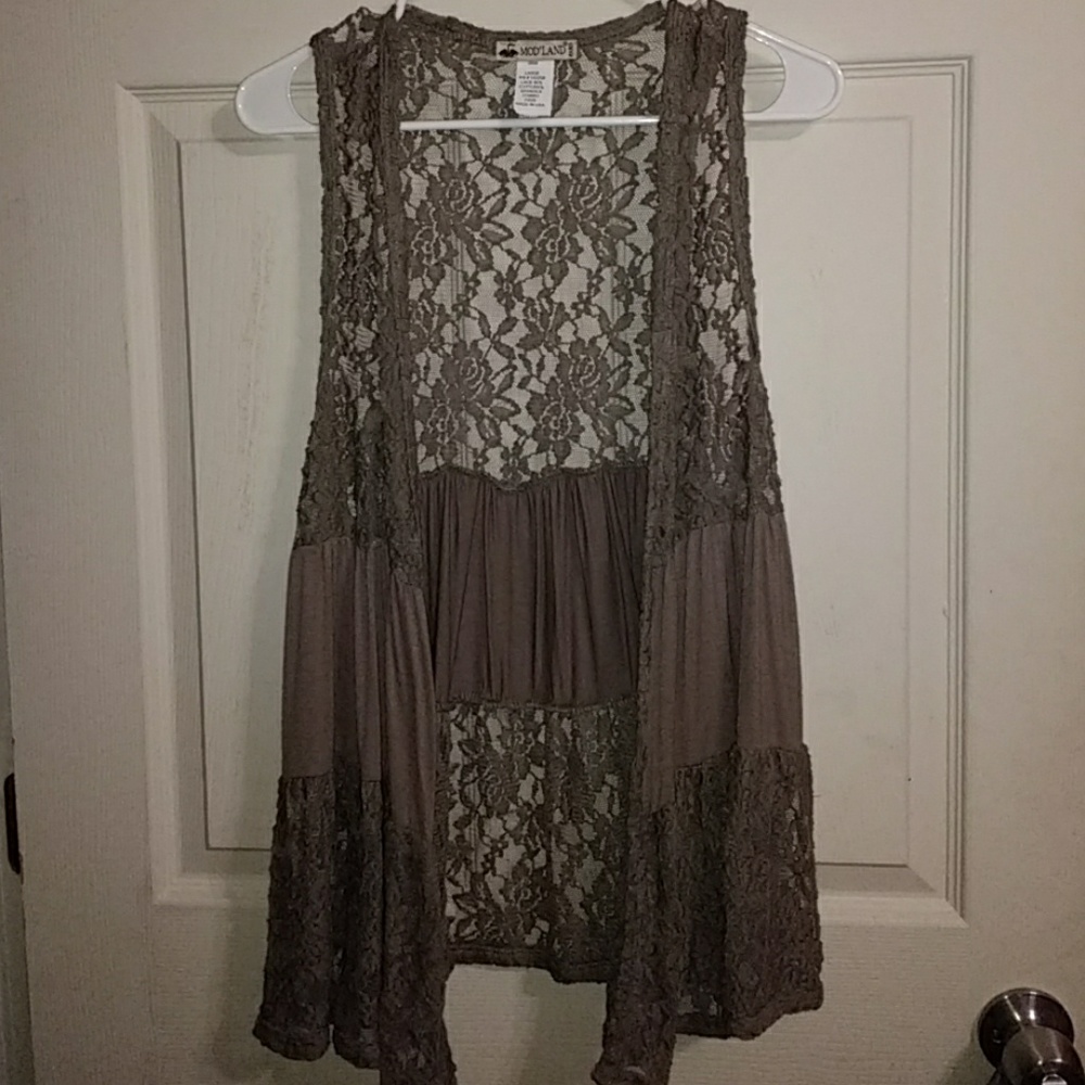 Lace Sleeveless Wrap